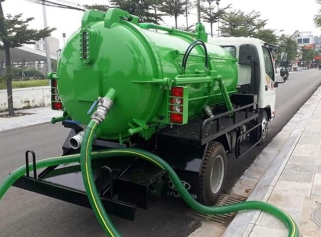 Dịch vụ cho thu&ecirc; xe bồn vận chuyển b&ugrave;n vi sinh Cần Thơ gi&aacute; rẻ