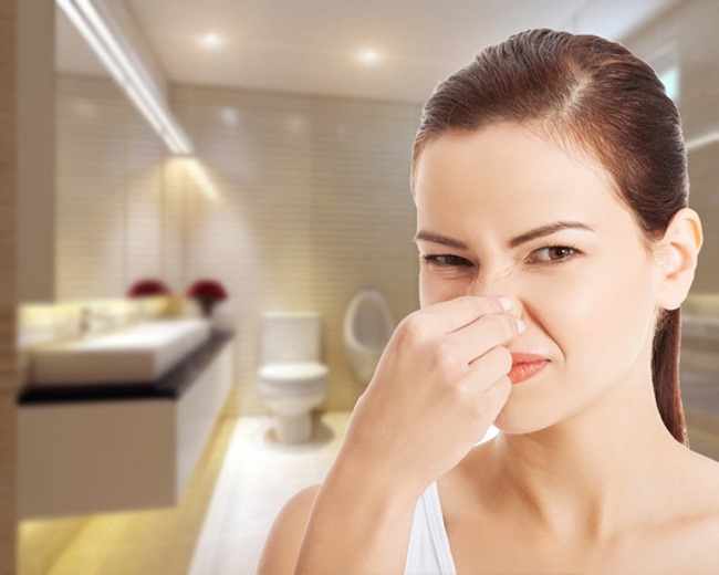 Khu vực xung quanh có mùi hôi