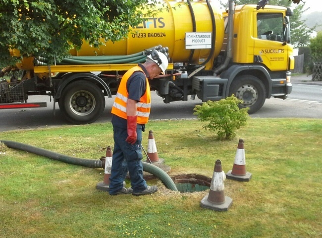 Rút hầm cầu quận 9 phục vụ khách hàng 24/7 mọi lúc mọi nơi