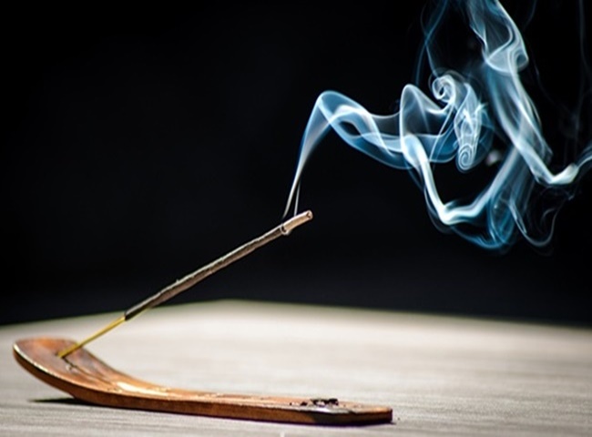 Tinh dầu thơm nhà vệ sinh được pha vào bình xịt