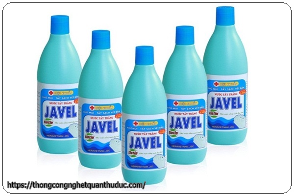 Sửa vòi nước xịt bồn cầu nước yếu bằng thuốc tẩy Javen